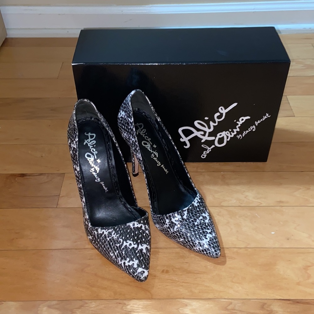 Alice + Olivia Dina Heel Snakeskin black white